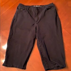 Gloria Vanderbilt Black Capris